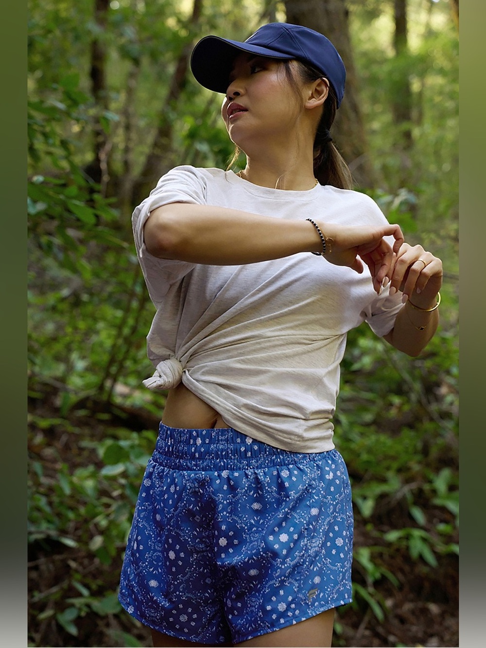 Fabletics Micro Sun Chaser Classic Indigo Faded Bandana 2 Inch Shorts Size M